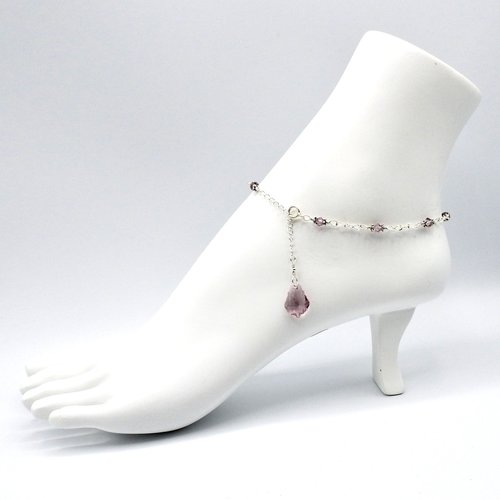 will fit 9" (22.9cm) up to 10 1/2" (26.7cm) in size