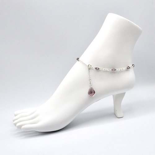 will fit 9" (22.9cm) up to 10 1/2" (26.7cm) in size
