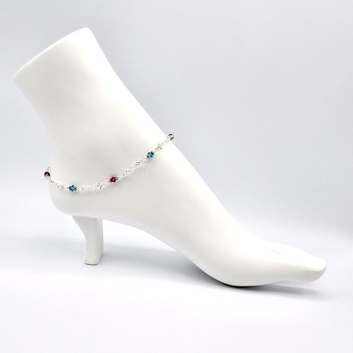 will fit 9 1/2" (24.1cm) up to 11" (27.9cm) in size