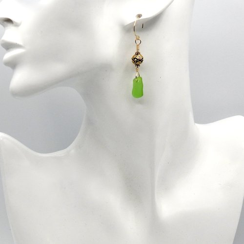 pierced gold dangle