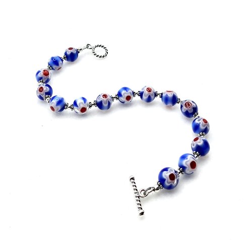7 3/4" (19.7cm) in length including the clasp