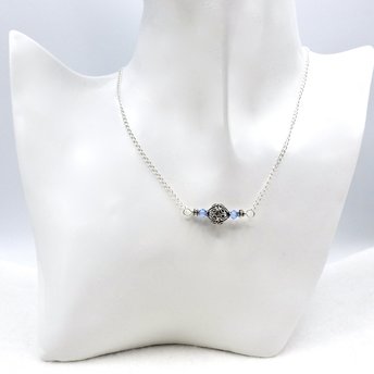 a short simple minimalist necklace